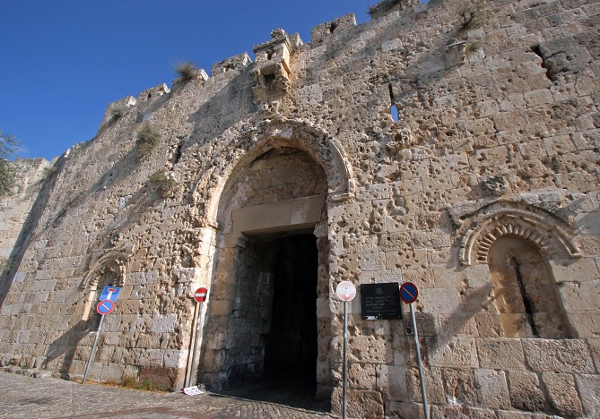 エルサレムの神殿の丘と嘆きの壁